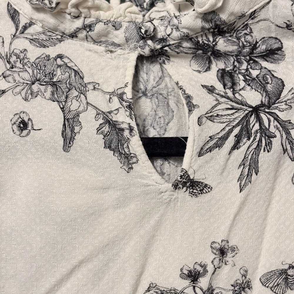 Black & White Ruched Top - Picture 3 of 3